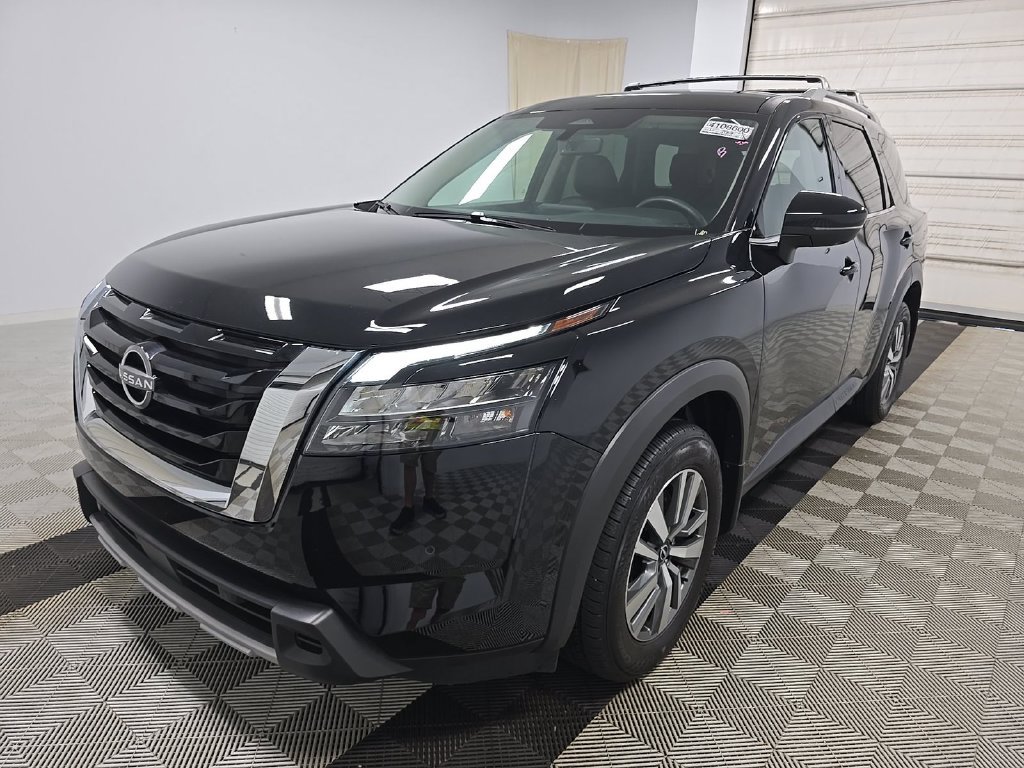Used 2025 Nissan Pathfinder SL AWD/4WD image 1