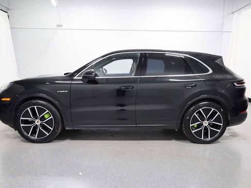 Certified 2025 Porsche Cayenne E-Hybrid image 2