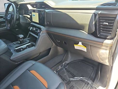 Used 2024 GMC Sierra 1500 AT4 w/ Technology Package AWD/4WD image 23
