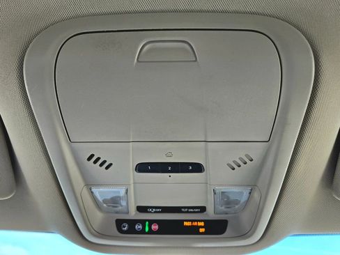 Used 2019 Buick Enclave Essence image 38