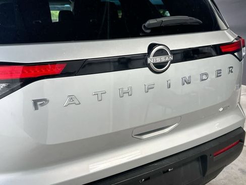Used 2025 Nissan Pathfinder SV AWD/4WD image 10