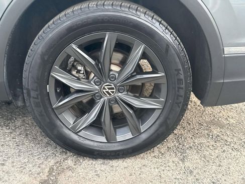Used 2024 Volkswagen Tiguan SE AWD/4WD image 9