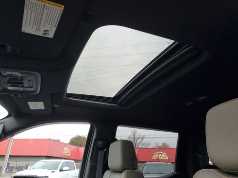 Used 2022 Chevrolet Silverado 1500 ZR2 image 6