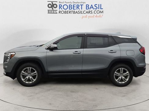 Used 2023 GMC Terrain SLE image 2