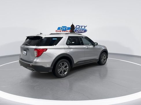 Used 2023 Ford Explorer XLT w/ Equipment Group 202A image 10