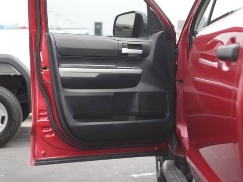 Used 2018 Toyota Tundra SR5 w/ SR5 Upgrade Package image 29