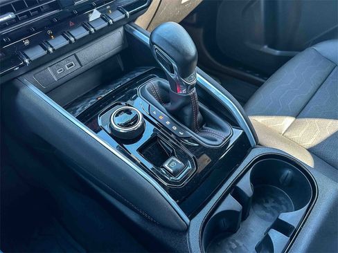 Used 2023 Chevrolet Colorado Z71 w/ Z71 Convenience Package 2 image 32