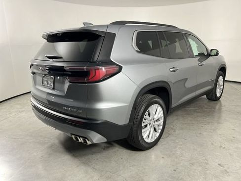 Used 2026 GMC Acadia Elevation w/ Elevation Premium Package FWD image 8