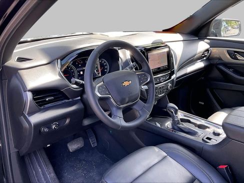 Used 2023 Chevrolet Traverse LT w/ LT Premium Package FWD image 14