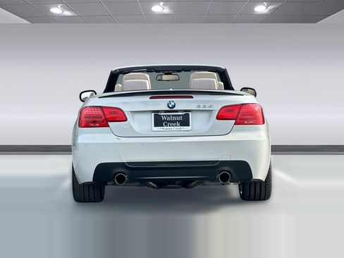 Used 2013 BMW 335i Convertible image 9