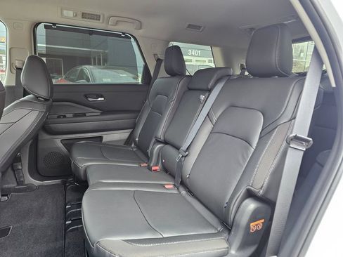 Certified 2025 Nissan Pathfinder SL AWD/4WD image 14