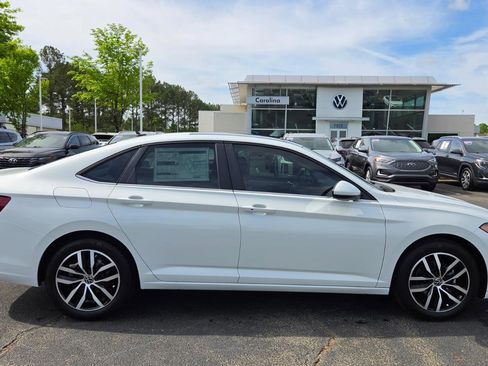 Used 2026 Volkswagen Jetta SE FWD image 7