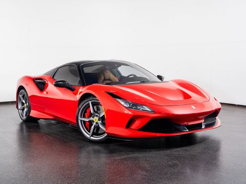 Used 2022 Ferrari F8 Tributo image 4