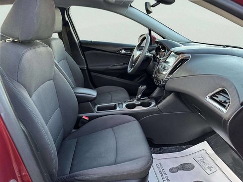 Used 2019 Chevrolet Cruze LT image 20