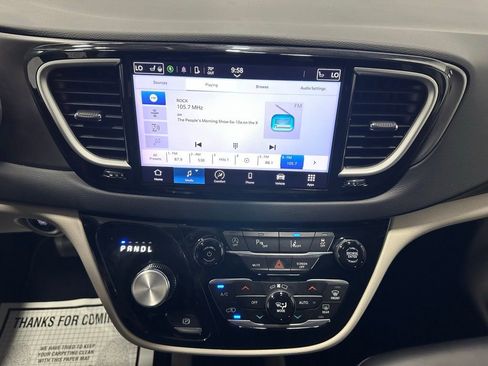 Used 2023 Chrysler Pacifica Touring-L image 25