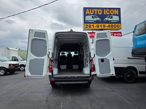 Used 2022 Mercedes-Benz Sprinter 2500 image 11
