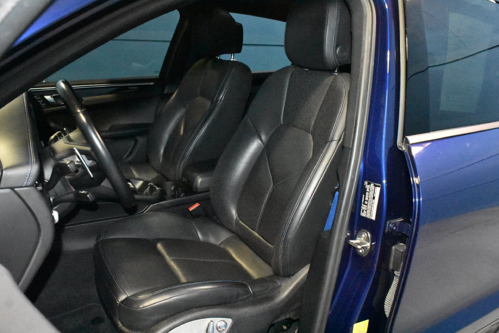 Used 2022 Porsche Macan AWD/4WD image 5