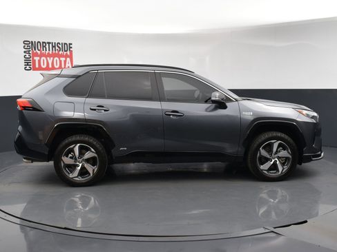 Used 2024 Toyota RAV4 SE w/ Weather & Moonroof Package image 5