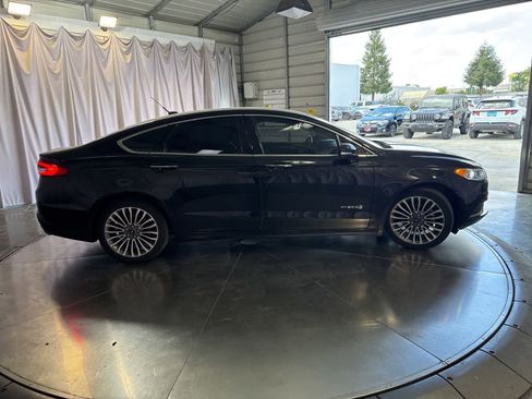 Used 2018 Ford Fusion SE w/ Equipment Group 602A FWD image 4
