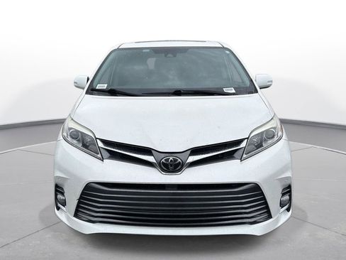 Used 2019 Toyota Sienna Limited image 3