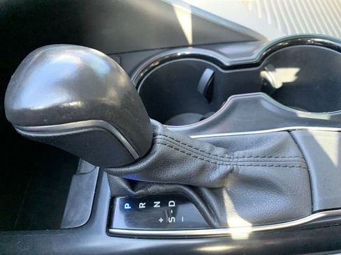 Certified 2020 Toyota Camry SE image 25