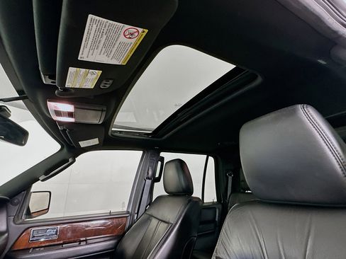 Used 2017 Lincoln Navigator Select image 26