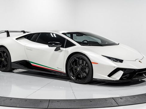 Used 2018 Lamborghini Huracan Performante AWD/4WD image 38