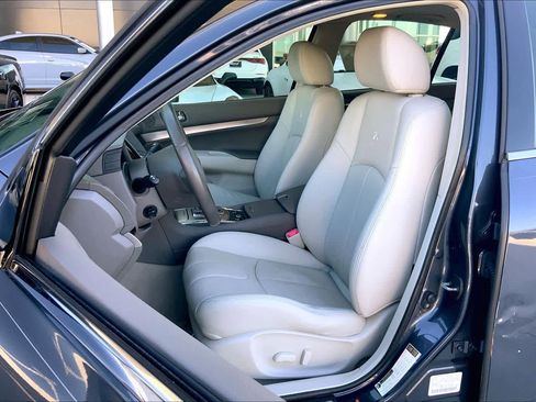 Used 2012 INFINITI G37 Journey w/ Premium Pkg image 7
