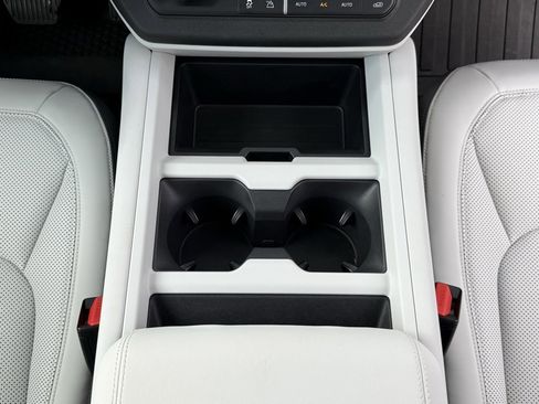 Certified 2025 Land Rover Defender 90 S image 23