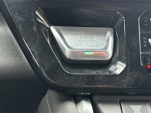 Used 2025 GMC Sierra 2500 Denali image 34