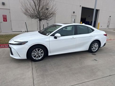 Used 2025 Toyota Camry Hybrid image 8