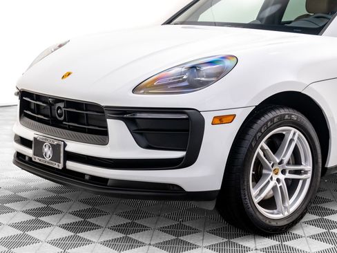 Certified 2025 Porsche Macan image 33
