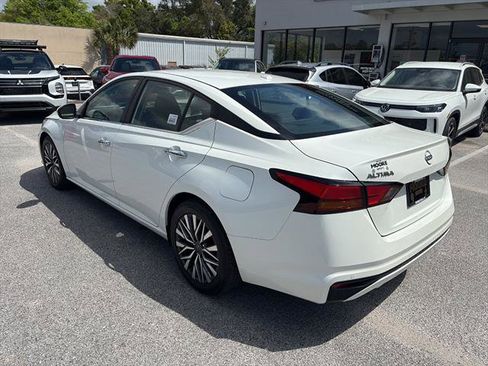 Used 2023 Nissan Altima 2.5 SV image 4