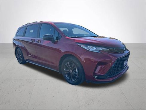 Certified 2025 Toyota Sienna XSE w/ XSE Plus Package AWD/4WD image 6