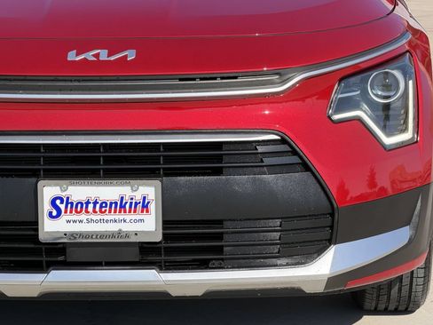 Used 2024 Kia Niro EX FWD image 8