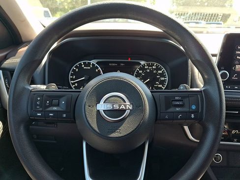 Used 2023 Nissan Rogue SV AWD/4WD image 19
