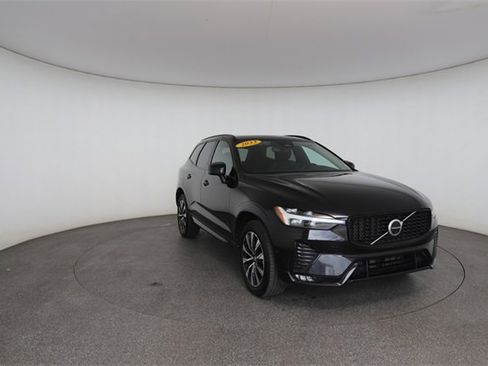 Used 2023 Volvo XC60 B5 Plus image 29