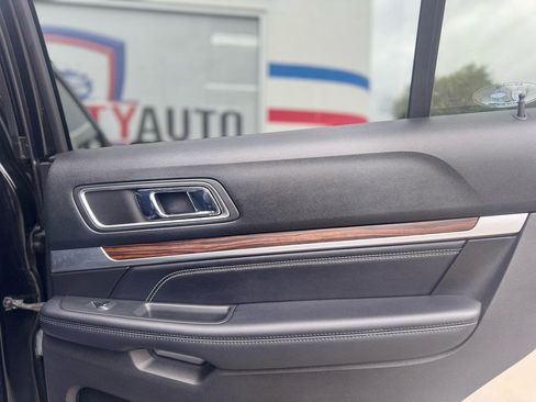 Used 2017 Ford Explorer Limited w/ Equipment Group 301A FWD image 61