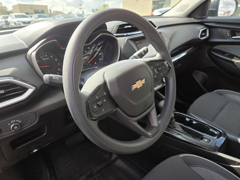 Used 2023 Chevrolet TrailBlazer LS image 14
