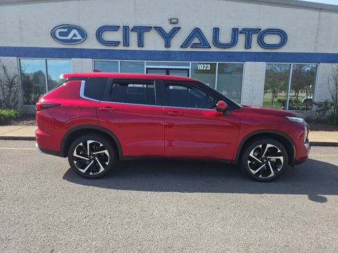 Used 2024 Mitsubishi Outlander SE Black Edition image 3