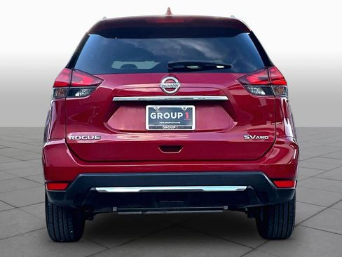 Used 2017 Nissan Rogue SV w/ Sun & Sound Touring Package AWD/4WD image 5