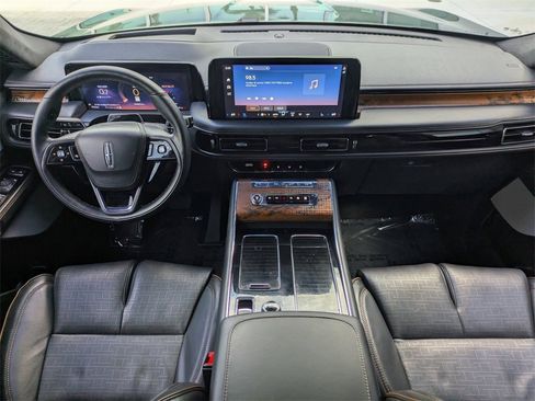 Certified 2025 Lincoln Aviator Black Label image 17