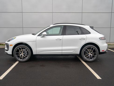 Used 2025 Porsche Macan image 2