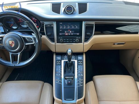 Used 2017 Porsche Macan AWD/4WD image 28