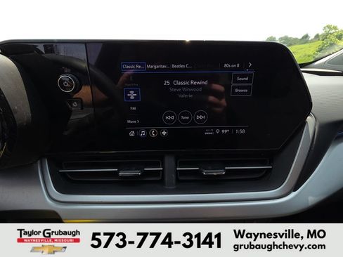Used 2024 Chevrolet Trax LS w/ LS Convenience Package FWD image 10
