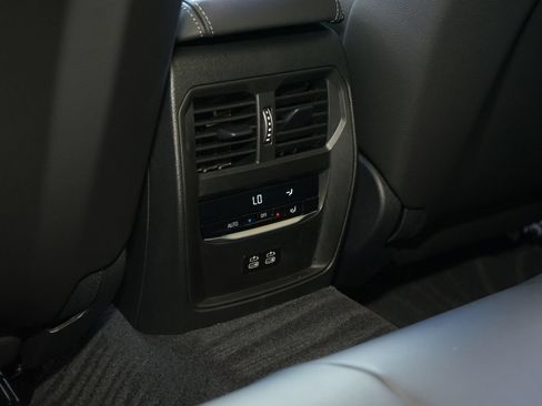 Used 2027 BMW M3 Competition AWD/4WD image 8