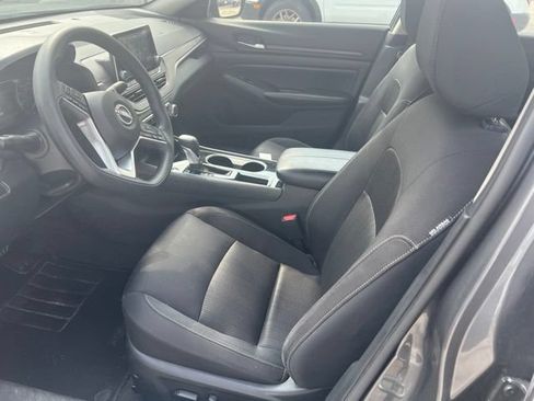 Used 2024 Nissan Altima 2.5 SV FWD image 8