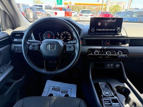 Used 2025 Honda Pilot Sport image 13