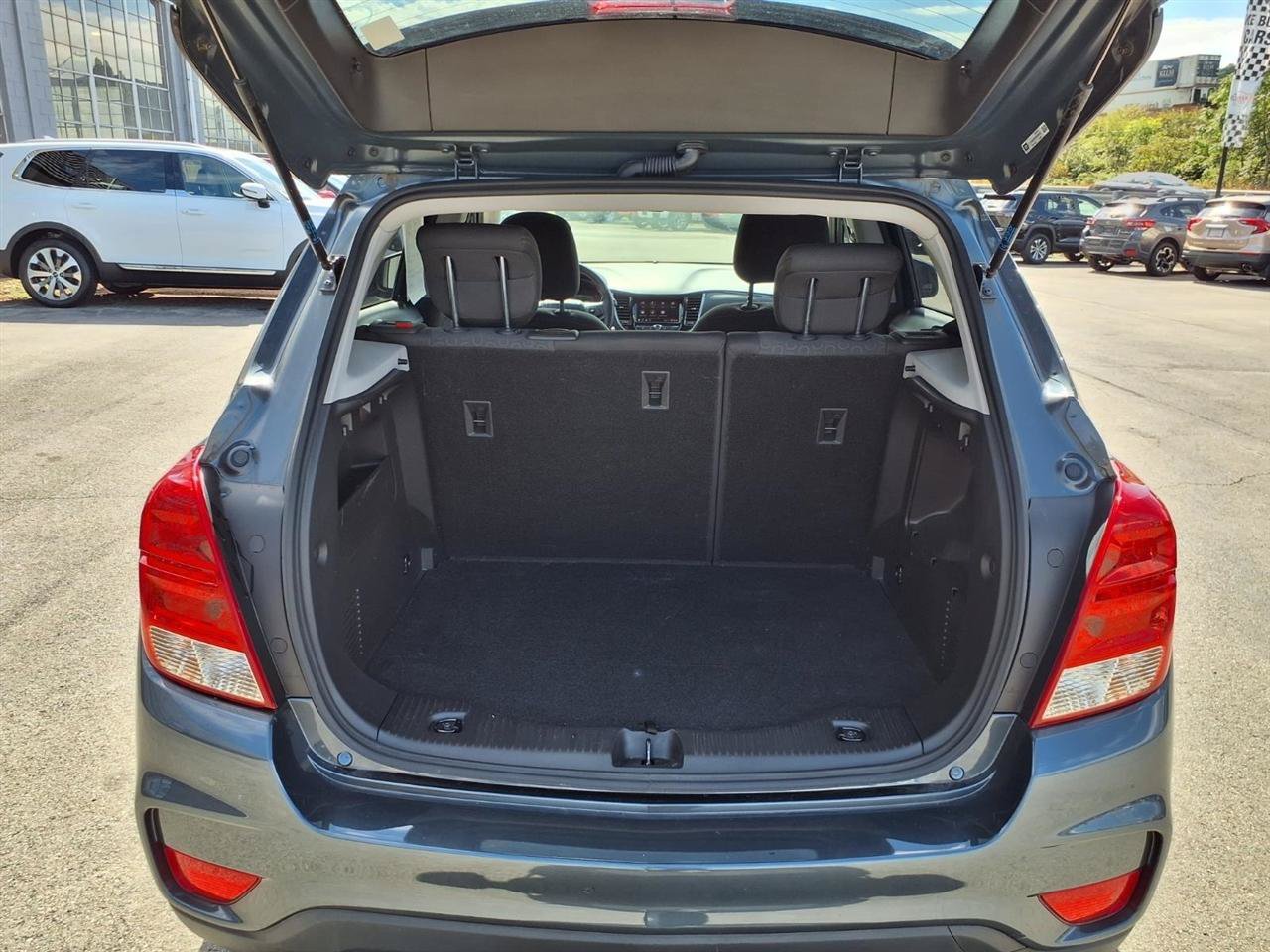 Used 2021 Chevrolet Trax LS w/ Tint and Cruise Package AWD/4WD image 4