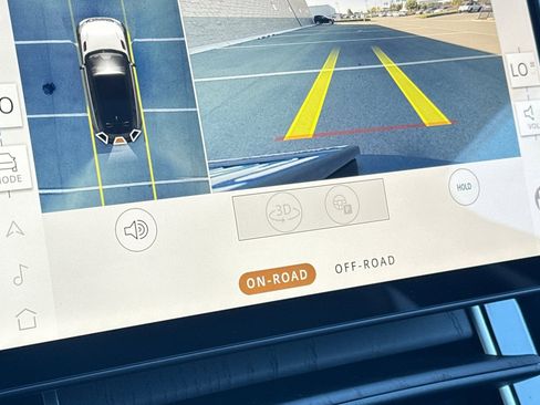 Certified 2025 Land Rover Range Rover Velar Dynamic SE image 24